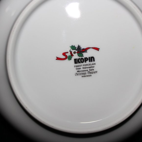 Kopin Christmas Pleasure Teapot | Vintage Christmas Tea Pot - Picture 10 of 12